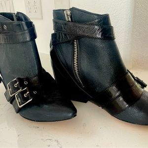 brand new Vero Cuoio boots with straps